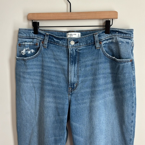Abercrombie & Fitch The Skinny High Rise Split Hem Jeans Size 33/16R - Picture 4 of 8
